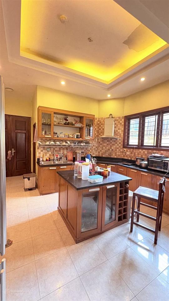 Biệt thự sân vườn  phố đặng thai mai tây hồ  lô góc mt 16m ô tô tránh  4 tầng thang máy