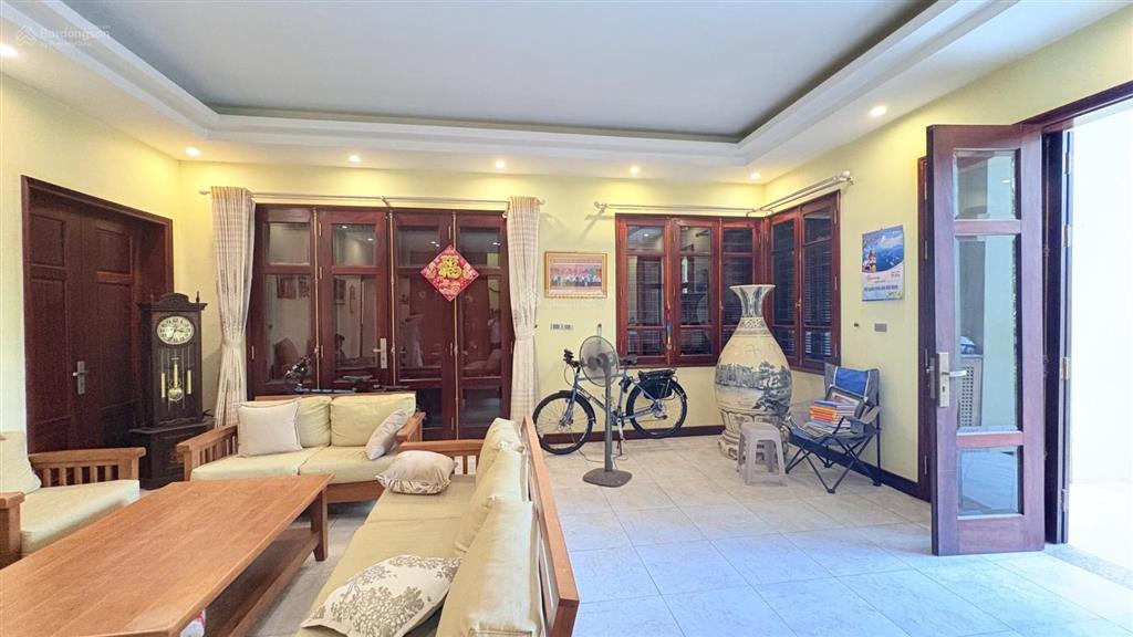 Biệt thự sân vườn  phố đặng thai mai tây hồ  lô góc mt 16m ô tô tránh  4 tầng thang máy