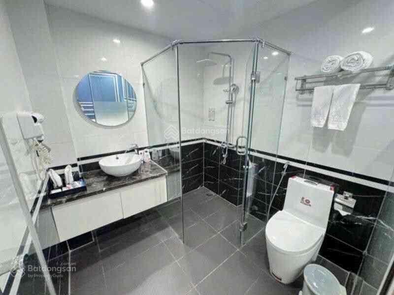 Tòa khách sạn nguyễn hoàng 265m2  43 phòng  dòng tiền 250tr/tháng