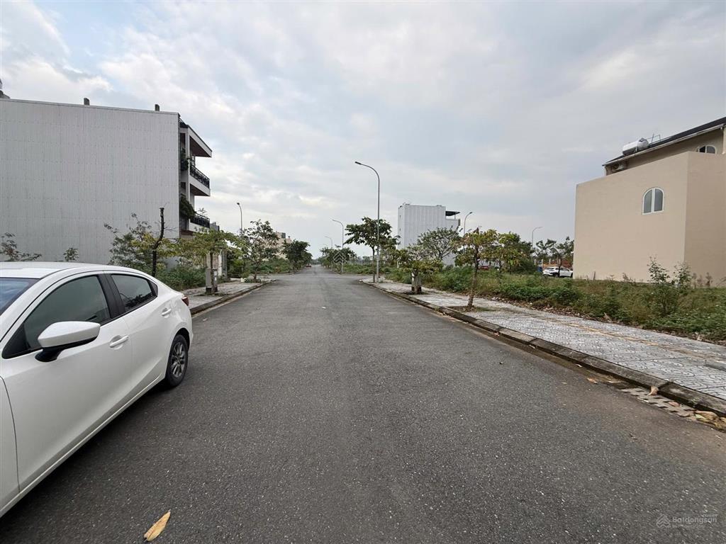 Bán gấp lô đất nền trục thông tại fpt city đà nẵng, sát công viên sinh thái. giá chỉ 4,9 tỷ/lô