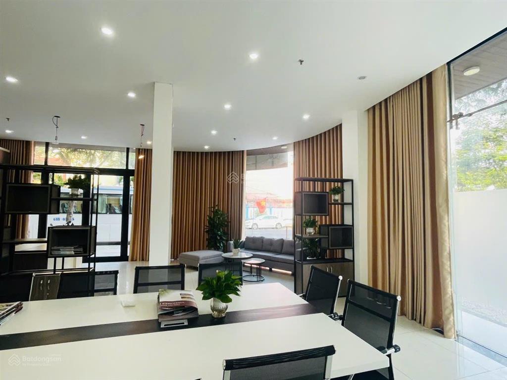 Cho thuê mặt bằng tầng trệt trục đường lớn mai hắc đế ngay sát cầu rồng. rất thích hợp mở văn phòng