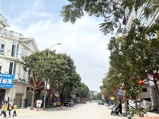 Hot mới  đất tặng nhà 52m2 phân lô  cạnh quận uỷ hà đông