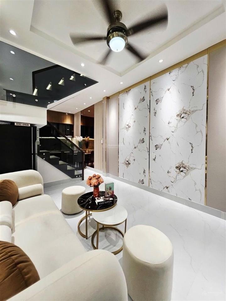 Siêu phẩm sài gòn phố mặt tiền 4.5m(nở hậu)3 tầng 3pn,2wcgiá 4.4tỷ(thương lượng thiện chí)