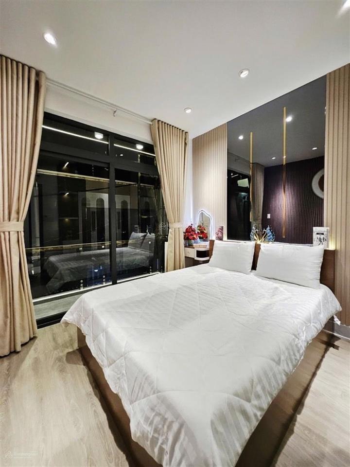 Siêu phẩm sài gòn phố mặt tiền 4.5m(nở hậu)3 tầng 3pn,2wcgiá 4.4tỷ(thương lượng thiện chí)