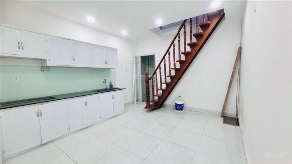 Nhà mới ngay tân bình mặt tiền 4.5m(nở hậu)3pn,2wcchiều dài 18m hẻm xe hơi 5mgiá 5.xx tỷ(tl)