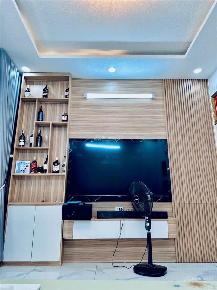 Chính chủ cần bán gấpchiều sâu 13mngay hẻm xe hơi 6m3pn,2wcnội thất tiền tỷ! giá 4.1tỷ(tl)