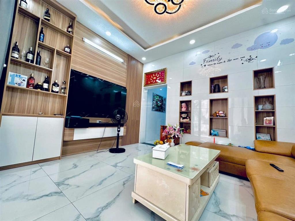 Chính chủ cần bán gấpchiều sâu 13mngay hẻm xe hơi 6m3pn,2wcnội thất tiền tỷ! giá 4.1tỷ(tl)