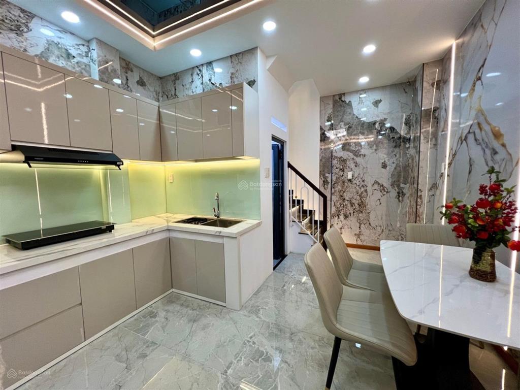 Cực phẩm gò vấp phố 3 tầng đường xe hơi 5m3pn,3wcngay mặt tiền đường ngay chợ giá3.9(tl)