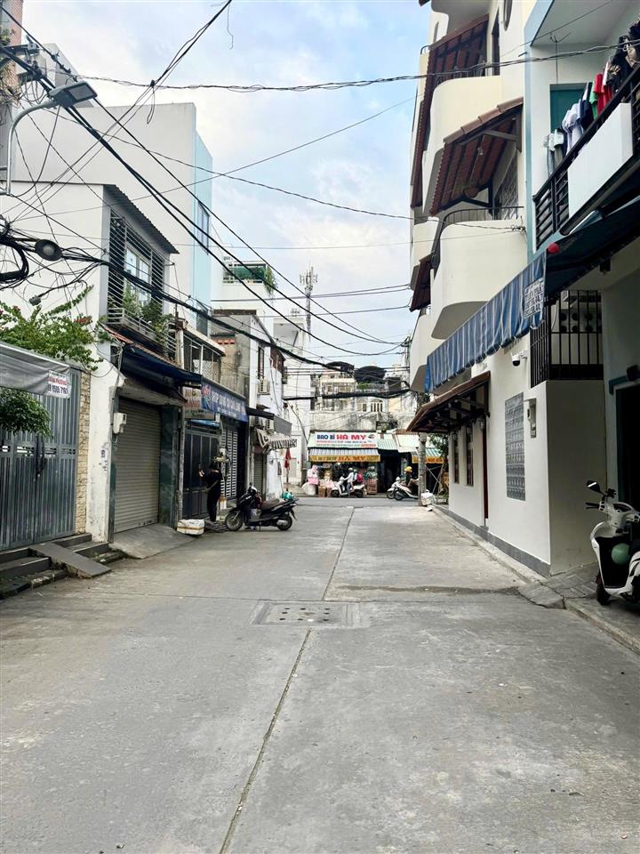 Nhà 3 tầng hxh 6m sát mt tân quý, gần aeon mall tp. dt 80m2 (4x20m). chỉ 9 tỷ