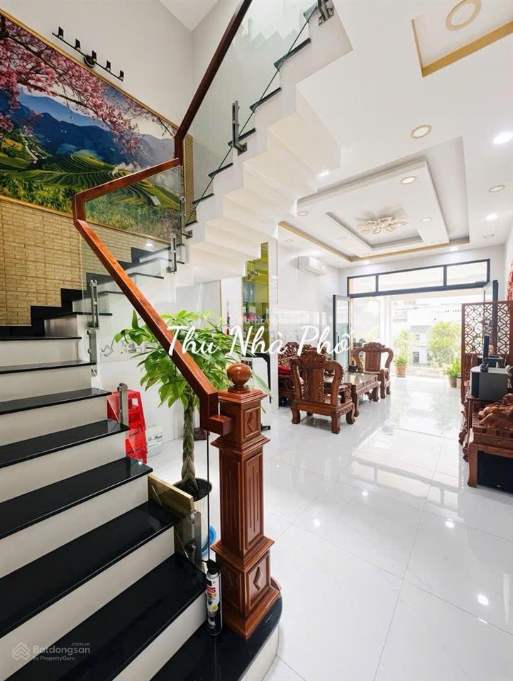 Bán nhà mặt tiền nguyễn thức đường
phường an lạc  4x19m  sổ vuông  đường 10 m  giá chỉ 7.99 tỷ
