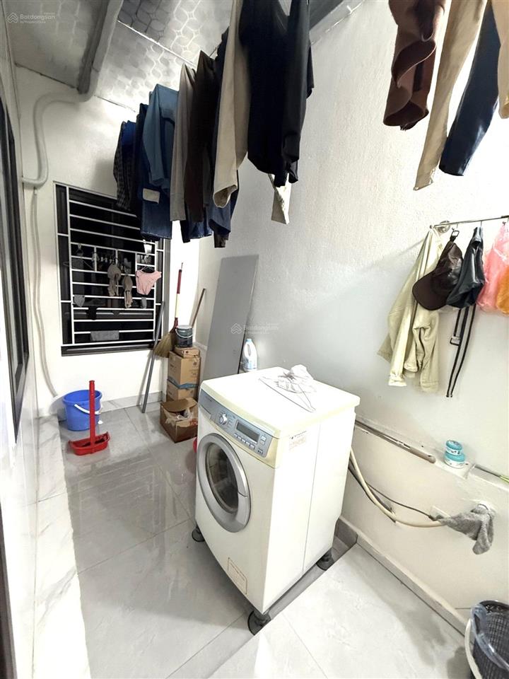 Đấu giá kim nỗ .đường thông .ô tô tránh .vỉa hè đá bóng. gần cầu thăng long .sẵn nhà cấp 4