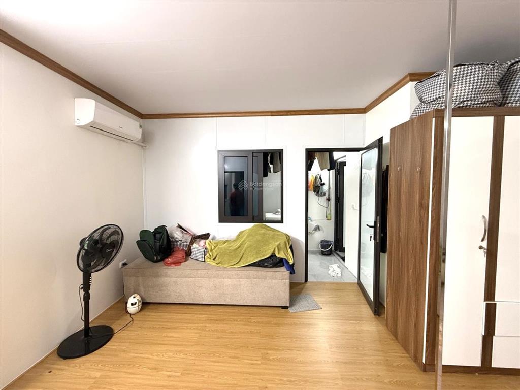 Đấu giá kim nỗ .đường thông .ô tô tránh .vỉa hè đá bóng. gần cầu thăng long .sẵn nhà cấp 4