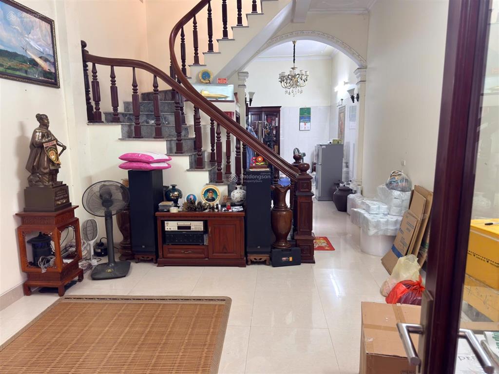 Cho thuê nhà thôn quỳnh đô đại thanh 63m 3 tầng 3 ngủ, đủ đồ, cách ngõ ô tô 50m, sẵn dọn vào ở ngay