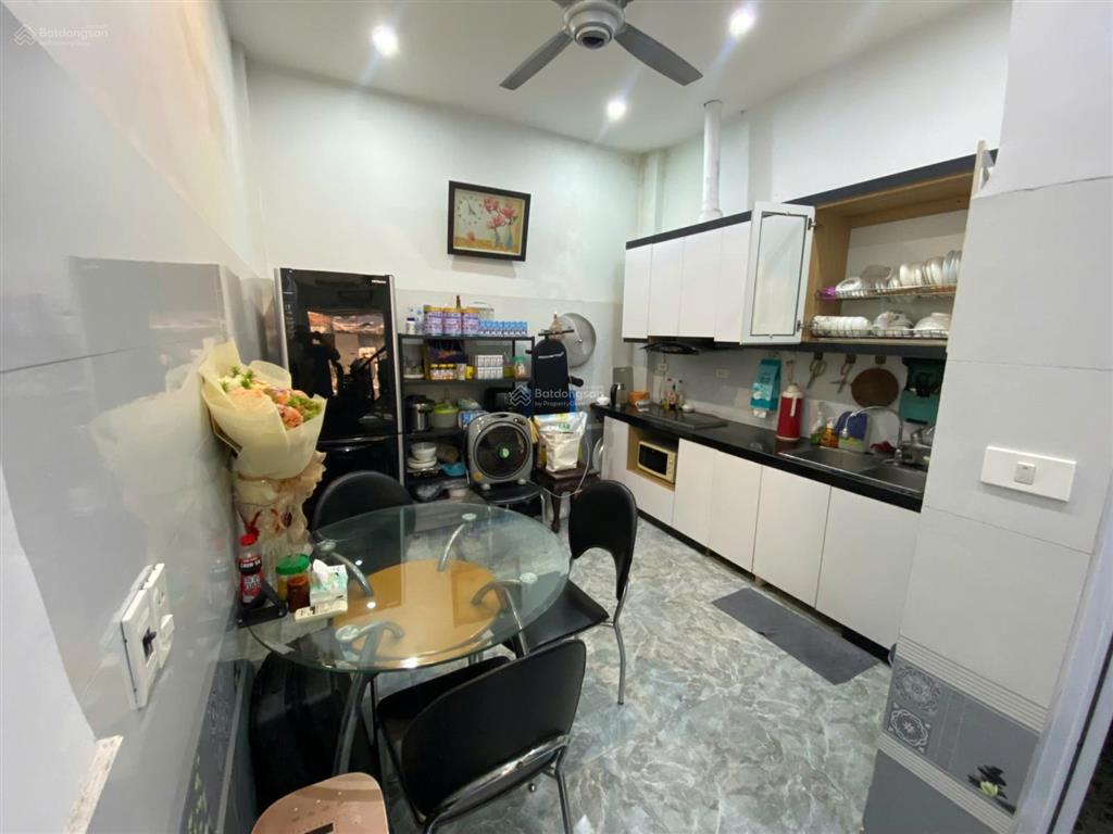 Bán nhà tân mai 45m2 4 tầng 4pn mt 3,5m  đỗ 2 ô tô trước cửa nhà  ngõ rộng nhà cách mặt phố 10m
