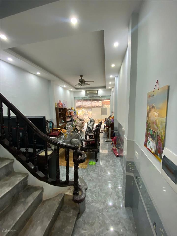 Bán nhà tân mai 45m2 4 tầng 4pn mt 3,5m  đỗ 2 ô tô trước cửa nhà  ngõ rộng nhà cách mặt phố 10m