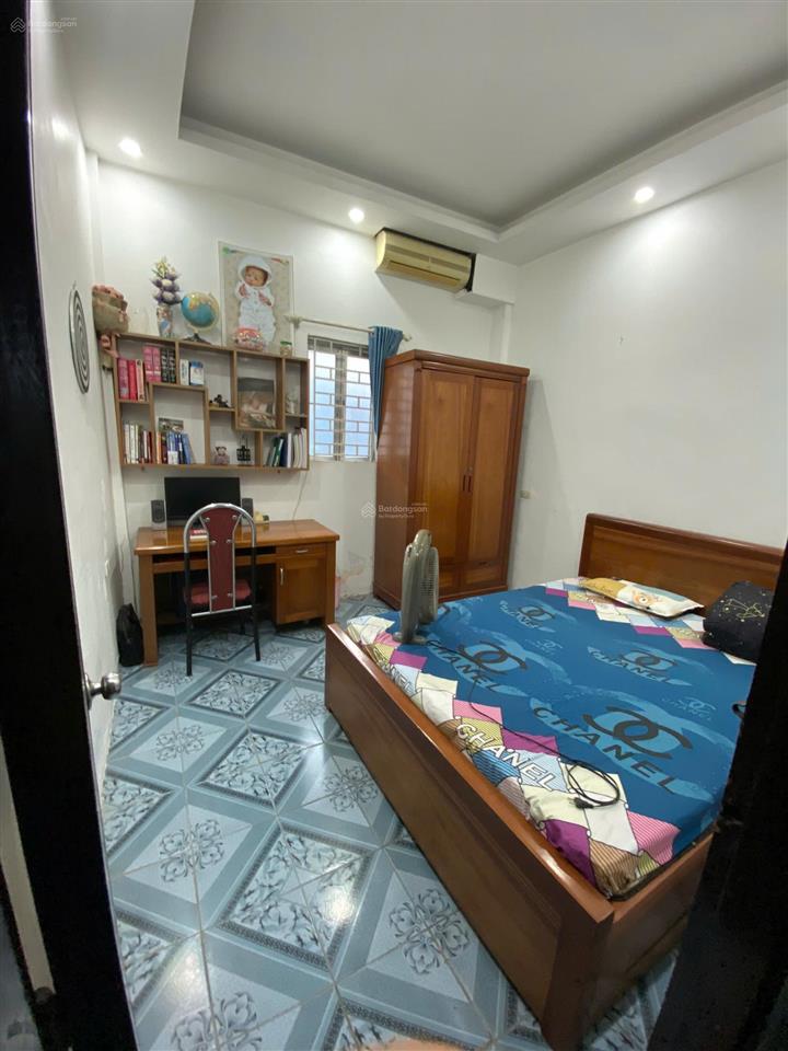 Bán nhà tân mai 45m2 4 tầng 4pn mt 3,5m  đỗ 2 ô tô trước cửa nhà  ngõ rộng nhà cách mặt phố 10m