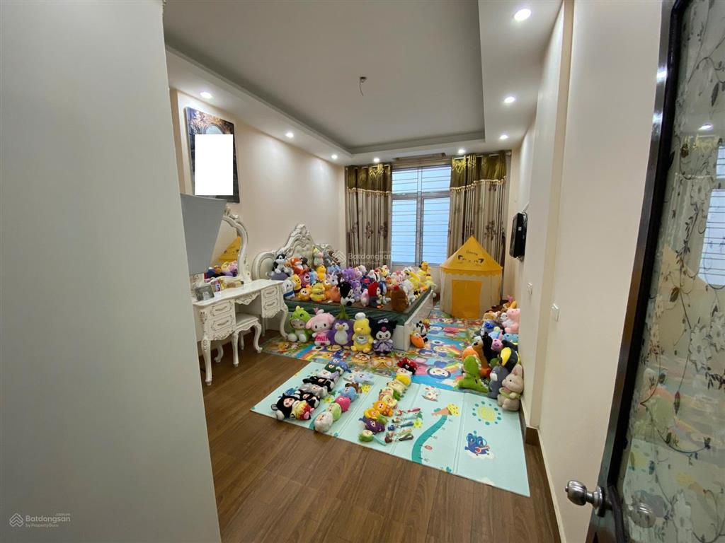 Bán nhà tân mai 45m2 4 tầng 4pn mt 3,5m  đỗ 2 ô tô trước cửa nhà  ngõ rộng nhà cách mặt phố 10m