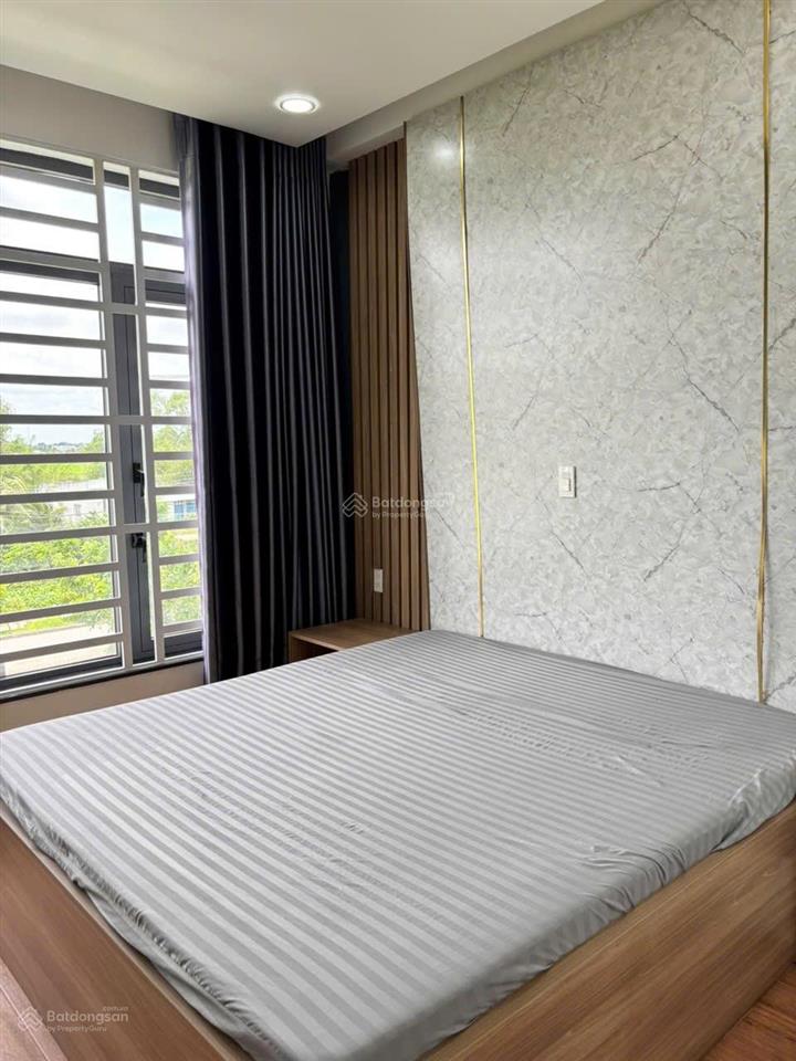4 tầng . dt 72m2. shr. hc đủ .btct. 3pn. 3 wc. full nội thất