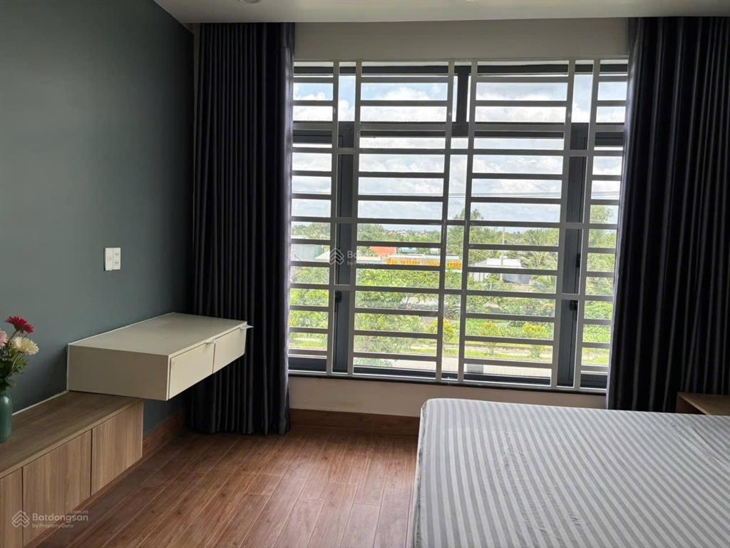 4 tầng . dt 72m2. shr. hc đủ .btct. 3pn. 3 wc. full nội thất