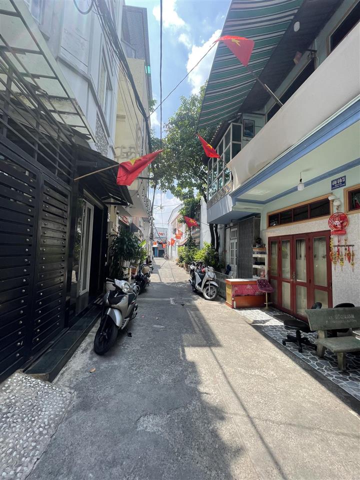 2 tầng . phú thọ hòa . tân phú . dtsd 50 m . shr .hoàn công đủ . fun nội thất