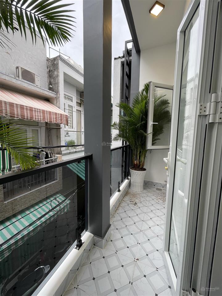 2 tầng . chiến lược . bình tân . dtsd 96m . shr . hc đủ . fun nội thất