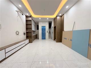 Đường giải phóng ngõ oto chánh, cách 10m ra mặt đường giải phóng. thang máy.32m x 5 tầng. mt 4,2m.