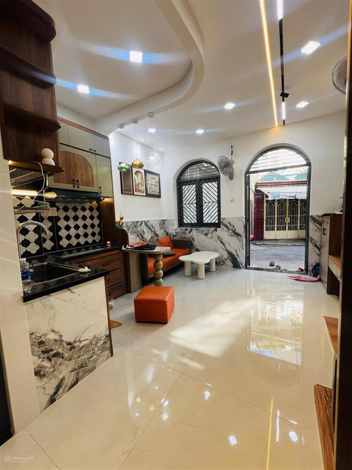 Nhà full nội thất 4 tỷ 8 ngay đối diện bv quân y 175