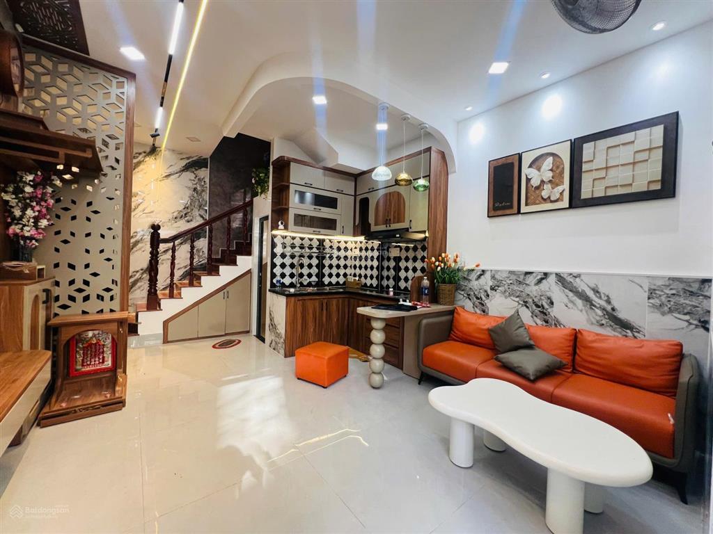 Nhà full nội thất 4 tỷ 8 ngay đối diện bv quân y 175