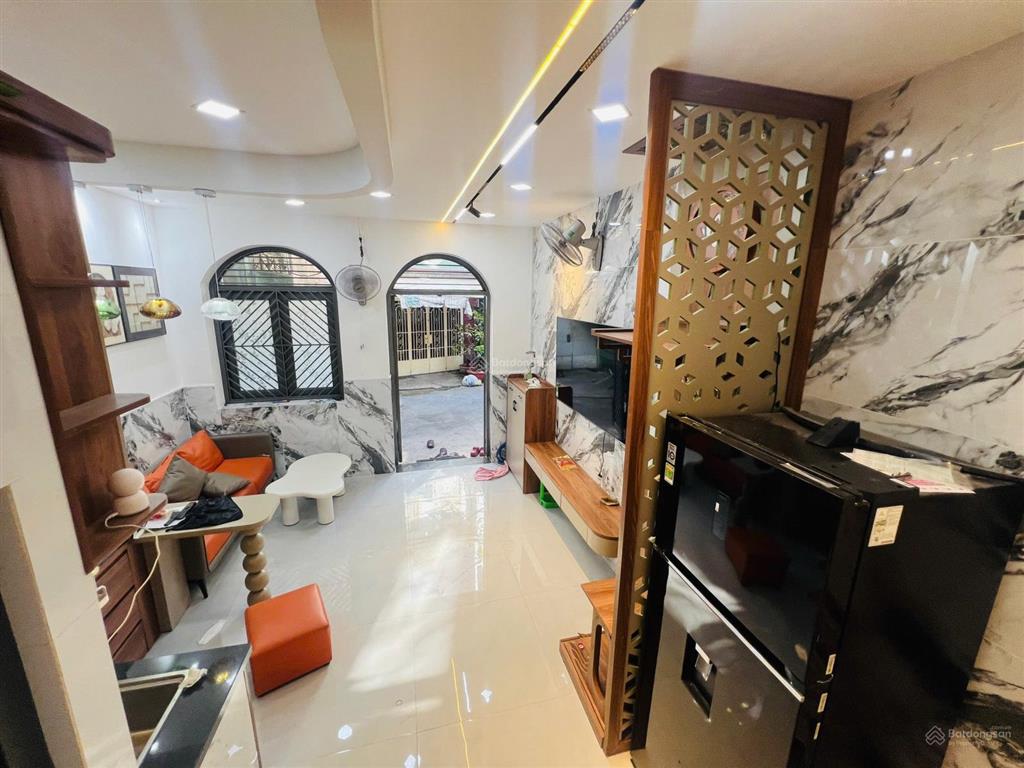 Nhà full nội thất 4 tỷ 8 ngay đối diện bv quân y 175