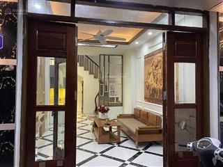 Bán gấp nhà tây hồ 35m x 5 tầng 7,3 tỷ giáp ranh ba đình, cầu giấy