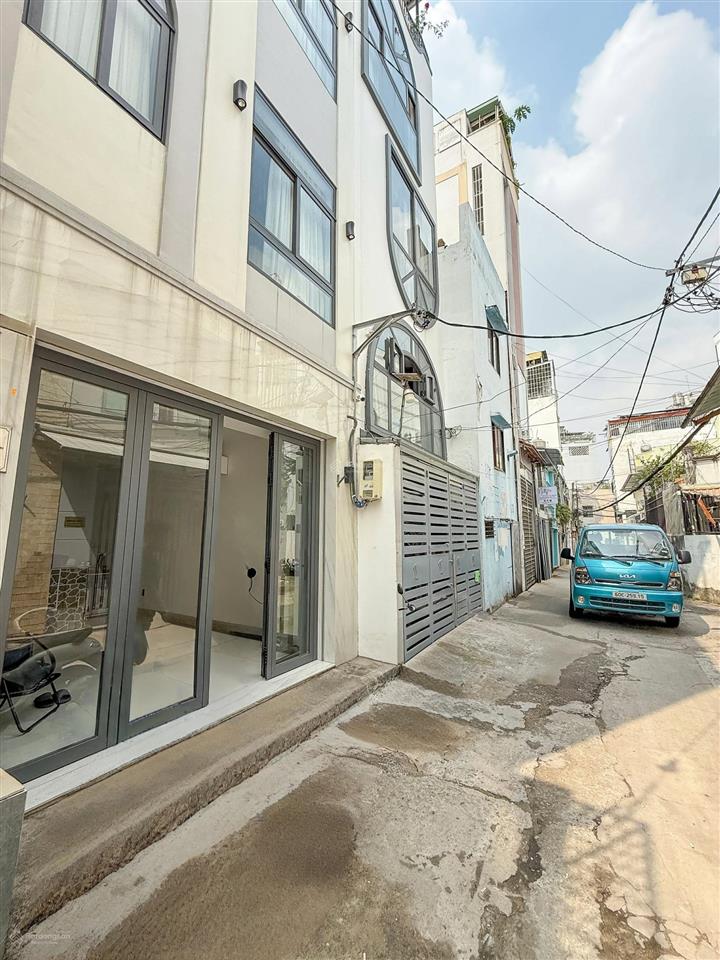 Hẻm xe hơi nguyễn xí, nhà 3 tầng, 3pn, ngang 4m, 3pn, nhà mới ở ngay, chỉ nhỉnh 8 tỷ.  0967 678 ***