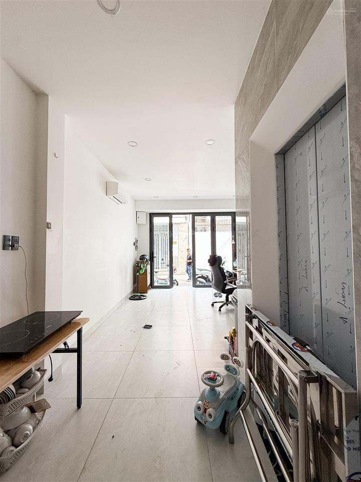 Hẻm xe hơi nguyễn xí, nhà 3 tầng, 3pn, ngang 4m, 3pn, nhà mới ở ngay, chỉ nhỉnh 8 tỷ.  0967 678 ***