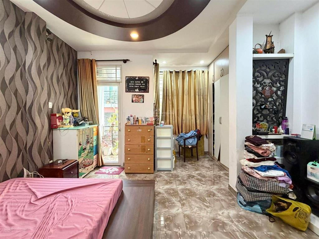 Nhà đẹp ở ngay lê văn sỹ, sát mặt tiền 57m2, ngang 4.5m, 4 tầng btct, 5pn chỉ nhỉnh 9 tỷ.