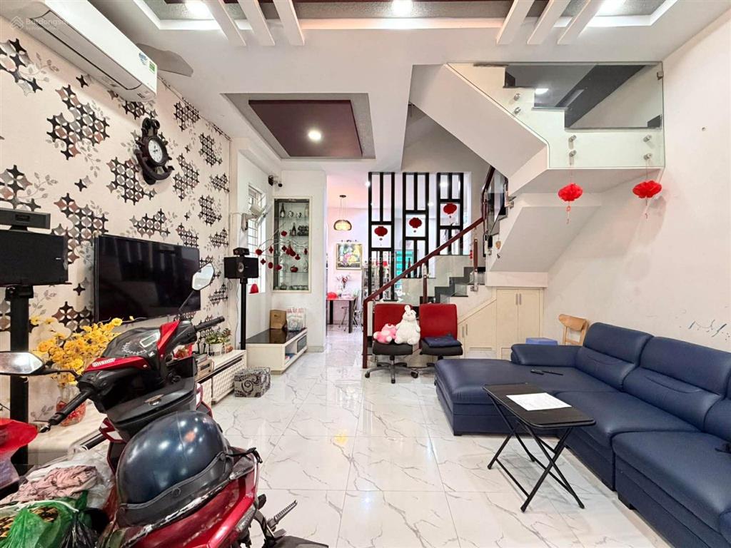 Nhà đẹp ở ngay lê văn sỹ, sát mặt tiền 57m2, ngang 4.5m, 4 tầng btct, 5pn chỉ nhỉnh 9 tỷ.