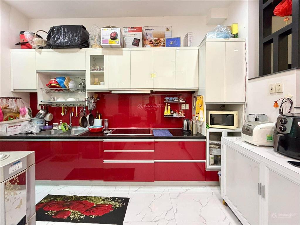 Nhà đẹp ở ngay lê văn sỹ, sát mặt tiền 57m2, ngang 4.5m, 4 tầng btct, 5pn chỉ nhỉnh 9 tỷ.