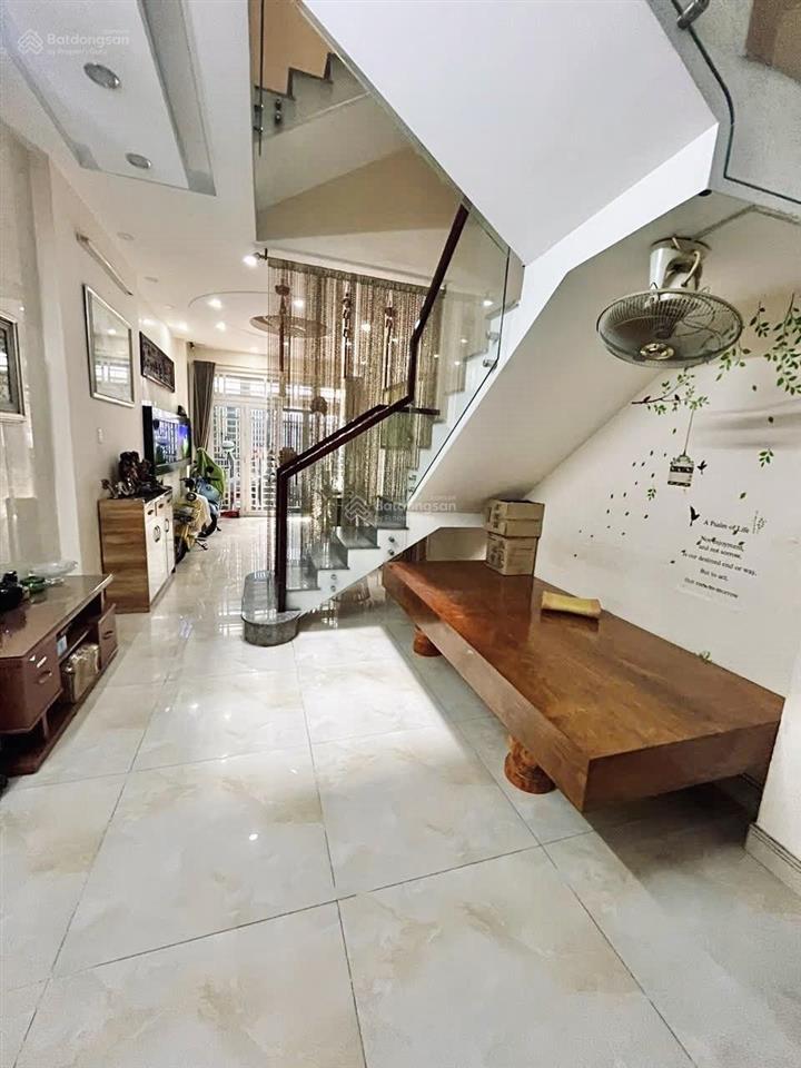 Mặt tiền phó đức chính giáp quận 1, nhà 73m2, 4 tầng, ngang 4.3m, 5pn, giá siêu tốt 13.9 tỷ /tl