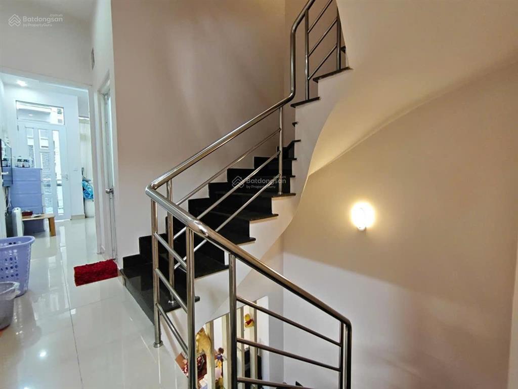 Hẻm thẳng 1 trục đường huỳnh văn bánh, nhà 40m2, 5 tầng 4pn có phòng thờ, mới ở ngay chỉ nhỉnh 7 tỷ