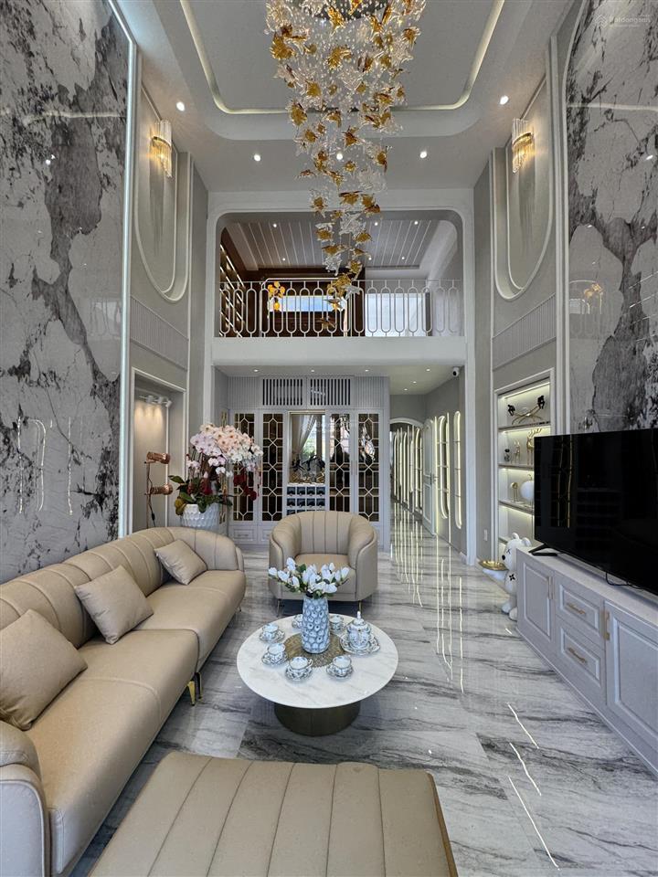 Mt nam long q7  5 tầng  thang máy 750kg  dtsd 234m2  decor như resort 5 * kinh doanh đa ngành