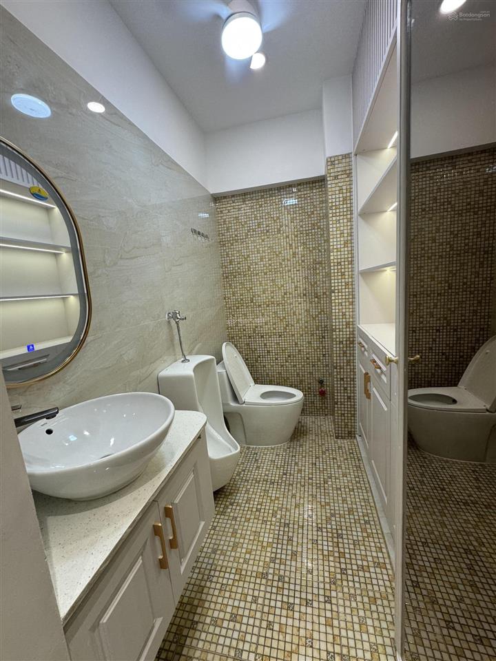 Mt nam long q7  5 tầng  thang máy 750kg  dtsd 234m2  decor như resort 5 * kinh doanh đa ngành