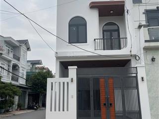 Bán gấp căn nhà lô góc cho thuê 12 triệu/tháng ngay chợ bờ ngựa, hưng nhơn. sổ hồng riêng