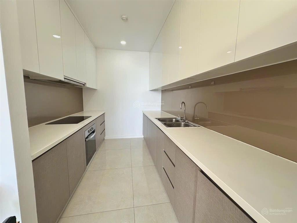 Cho thuê căn hộ 2 phòng ngủ view bitexco, nhà đẹp, giá tốt