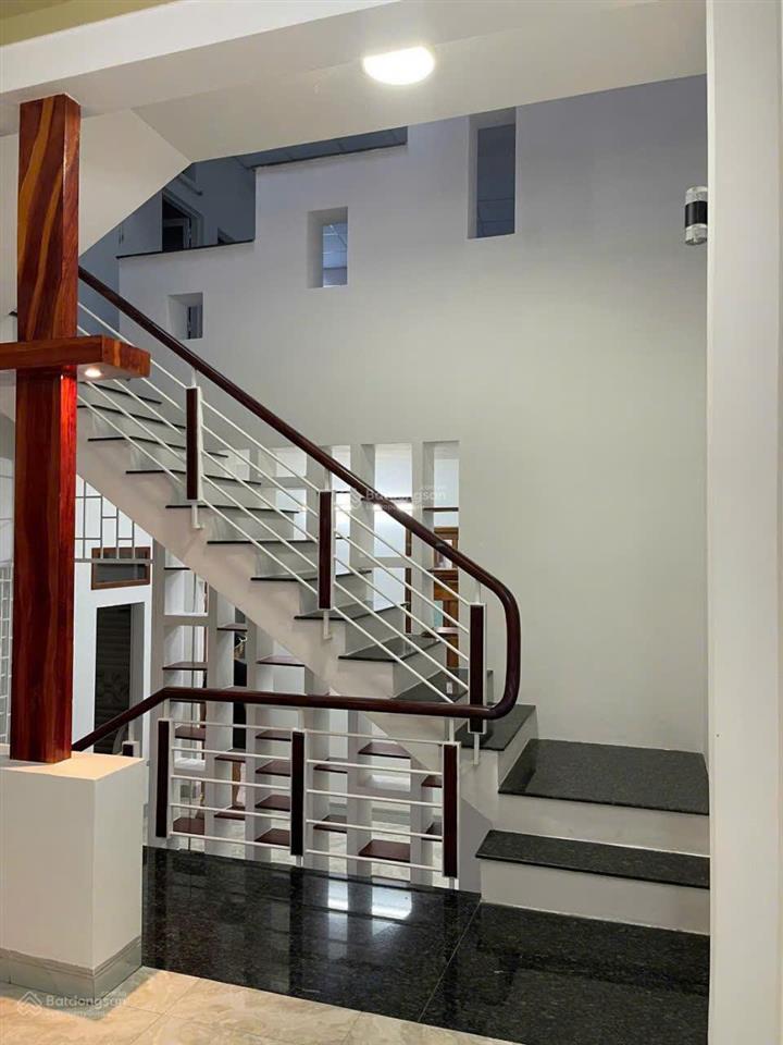 Bán gấp nhà mặt phố ỷ lan, 8,6 tỷ, 69,6 m2, 4pn3wc, hướng tây bắc