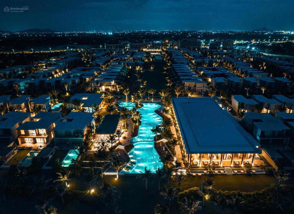Bán biệt thự đẹp ven biển the ocean resort quy nhơn, 3pn, diện tích 240m2, giá cđt chỉ 8,572 tỷ