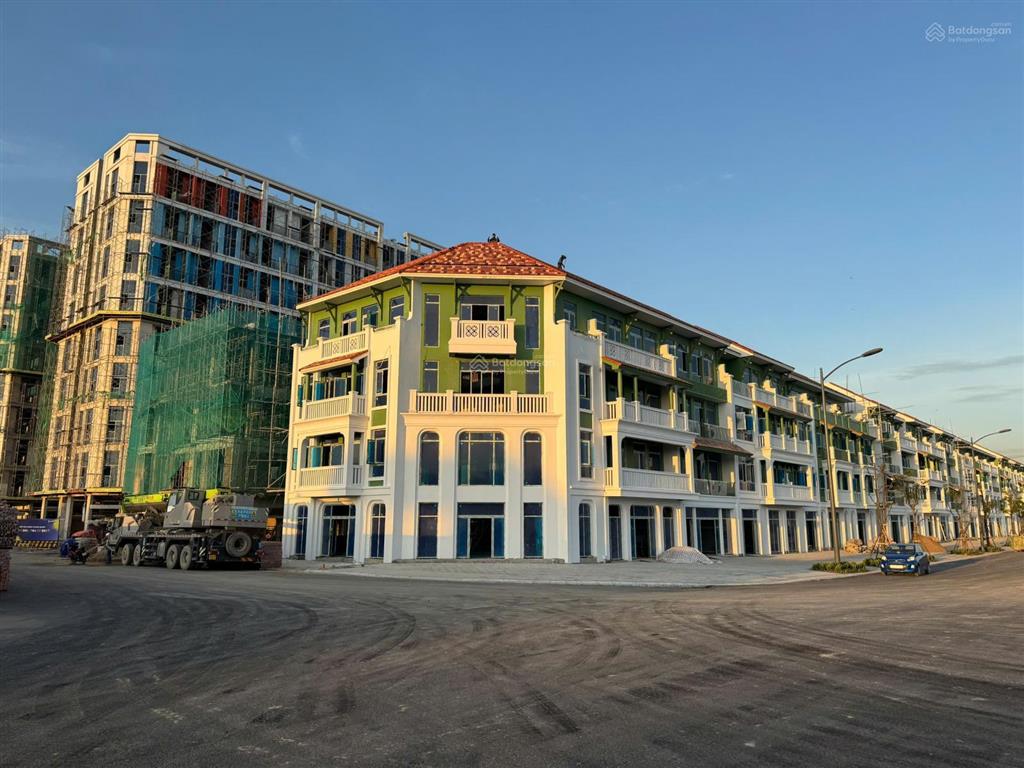 Bán gấp shophouse 5 tầng chỉ nhỉnh 22 tỷ, 160m2 tại sun urban city, lam hạ, phủ lý