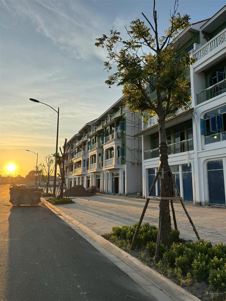 Bán gấp shophouse 5 tầng chỉ nhỉnh 22 tỷ, 160m2 tại sun urban city, lam hạ, phủ lý