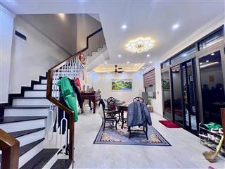 Bán nhà việt hưng 60m2hơn 10 tỷô tô đỗ cổngvĩa hè 2 bên5 ngủ full nội thấtsôt vuôngpháp lý ch