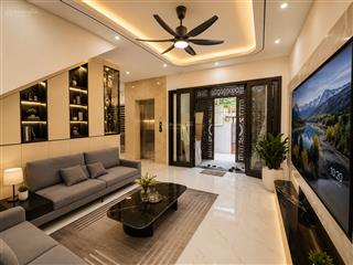 Bán nhà trung tâm gia thuỵ, bồ đề 60m2  hơn 11 tỷ mt 7.9m dân xây thang máy full nội thất  lô góc