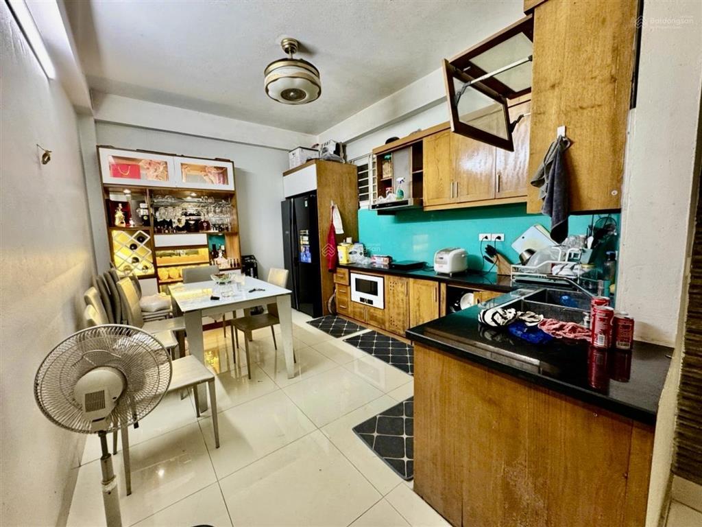 Cần bán gấp nhà bồ đề  gia thuỵ hơn 50m2 dân xây  lô góc 2 thoáng ô tô đỗ cửa sổ vuông  hơn 8 tỷ