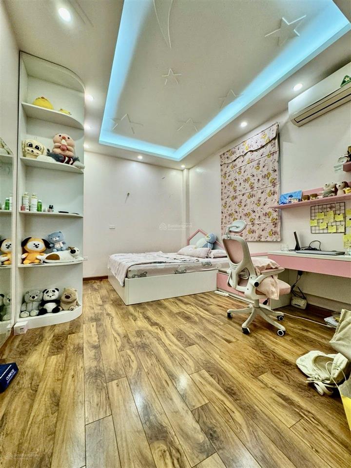 Cần bán gấp nhà bồ đề  gia thuỵ hơn 50m2 dân xây  lô góc 2 thoáng ô tô đỗ cửa sổ vuông  hơn 8 tỷ