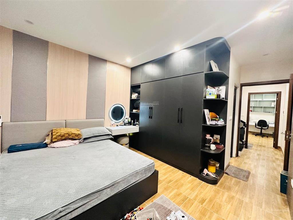 Hạ chào 2 tỷ bán gấp nhà sài đồng 58m2 hơn 8 tỷ 5 tầng 6 ngủ dân xây full nội thất pháp lý rỏ ràng
